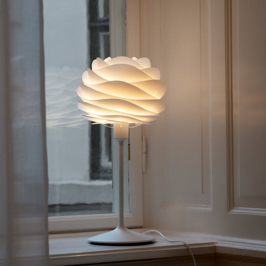 UMAGE_lifestyle_Carmina_medium_white_Santé_table lamp_white_(15).jpeg