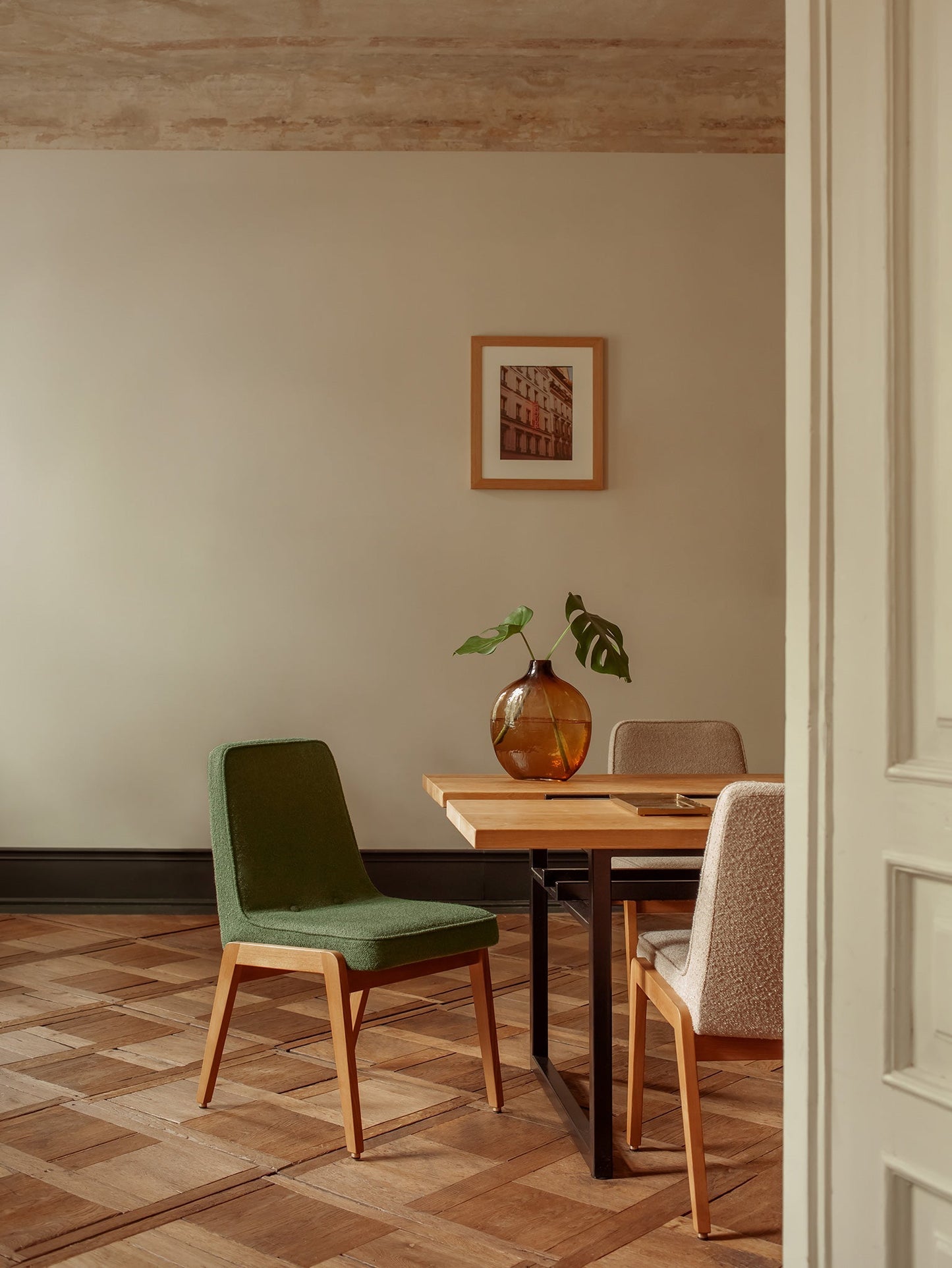 200-125 VAR Chair