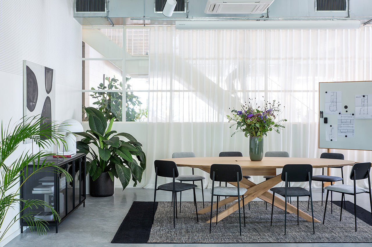 Mikado meeting table