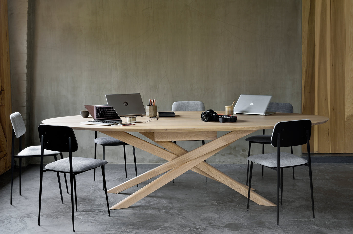 Mikado meeting table