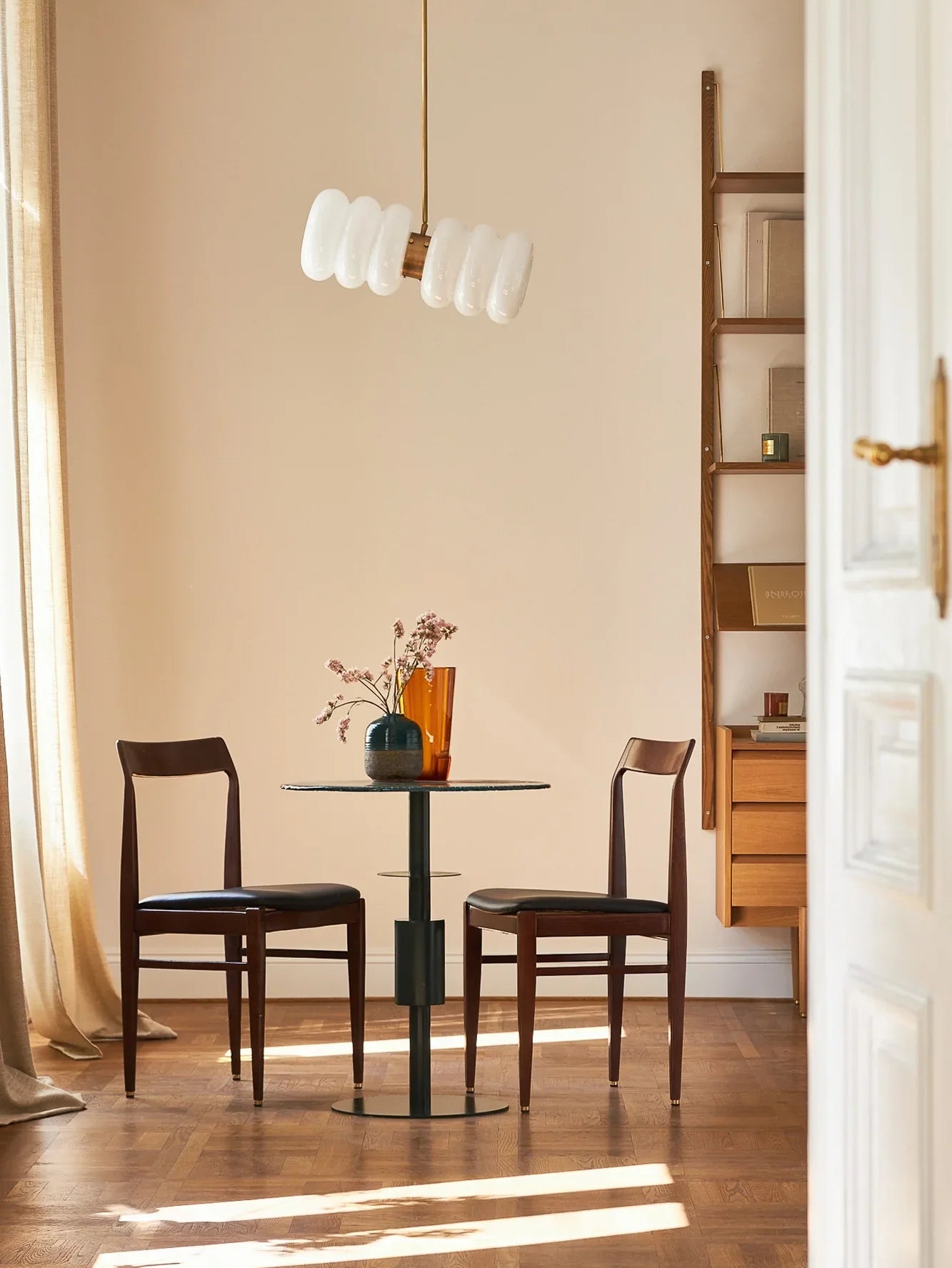 Homa 104 Chair