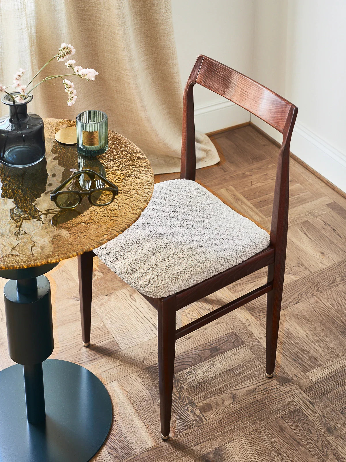 Homa 104 Chair