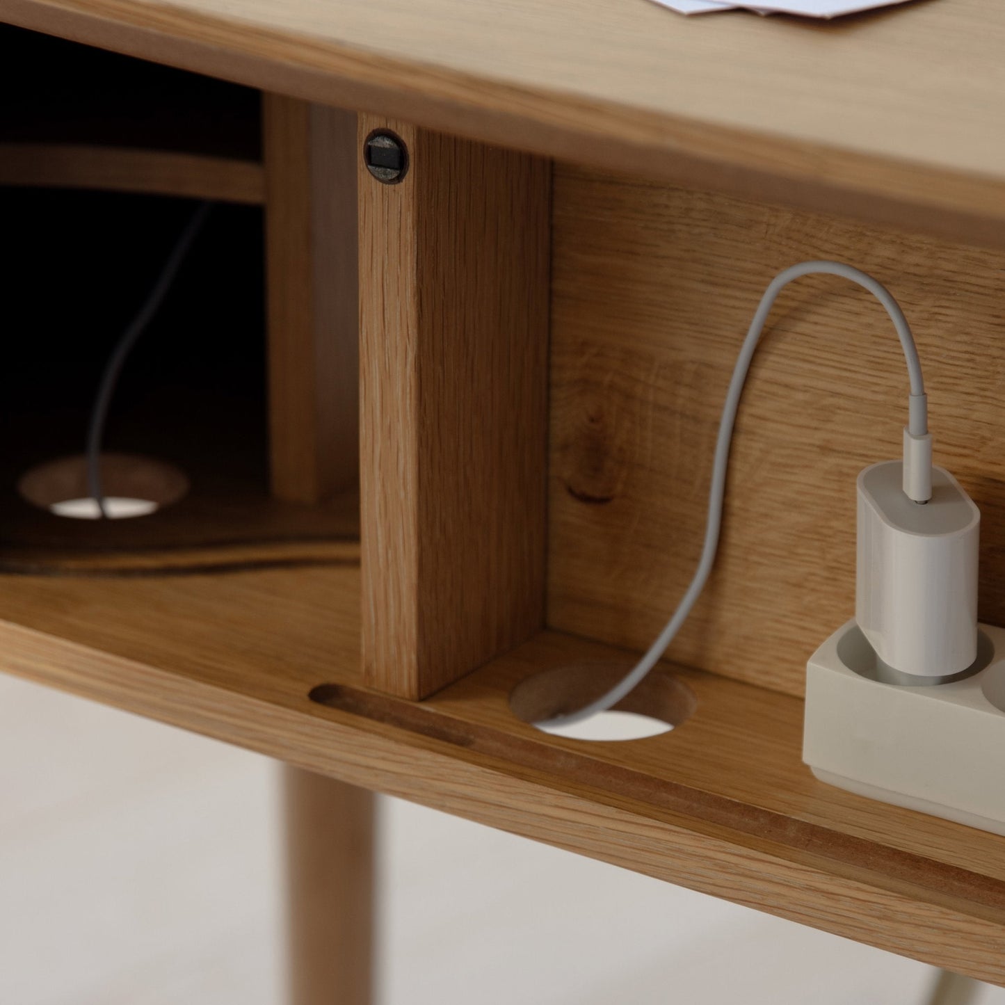 UMAGE Lifestyle Audacious Desk Oak 3 (1).jpg