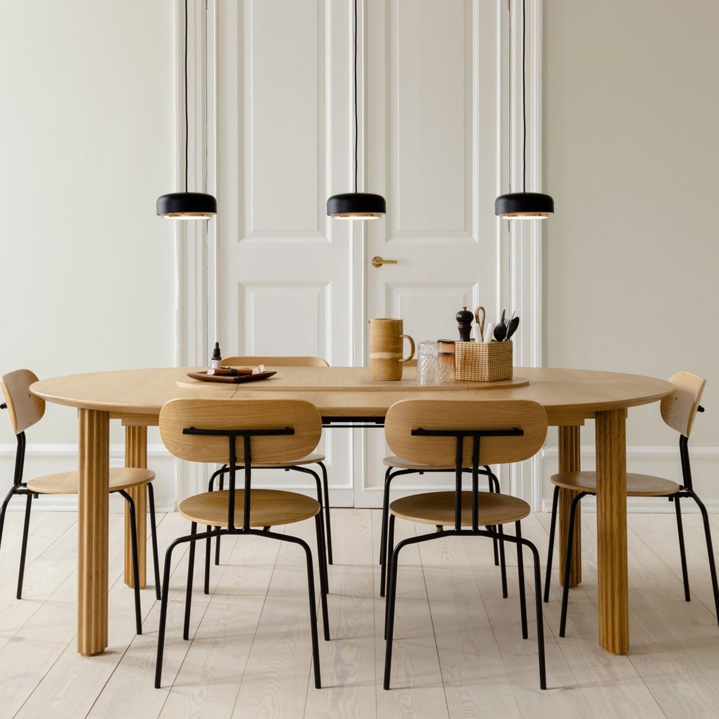 UMAGE Lifestyle Comfort Circle Oak Curious Oak Black Hazel Mini Black Brass 8 A246c001 2353 4D16 953D Aafe58d3cd31.jpg