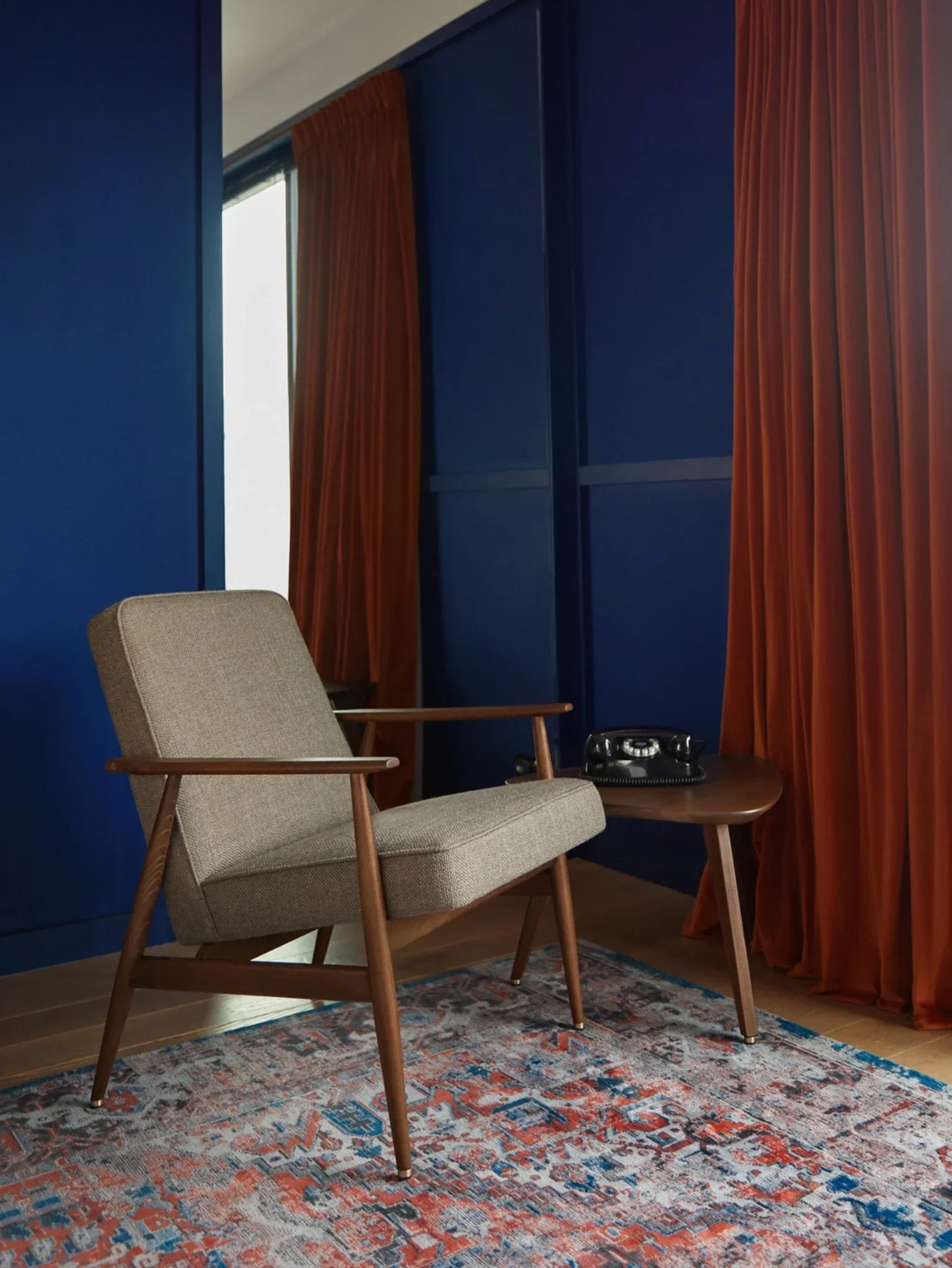 Fox Lounge Chair